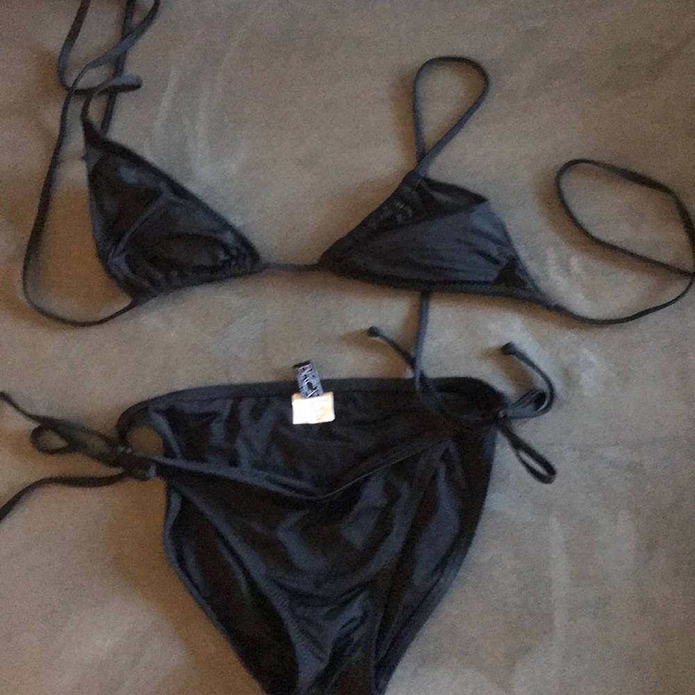 Black bikini